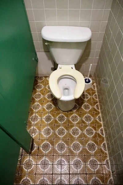 Banheiro Público Com Vaso Sanitário — Fotografia de Stock