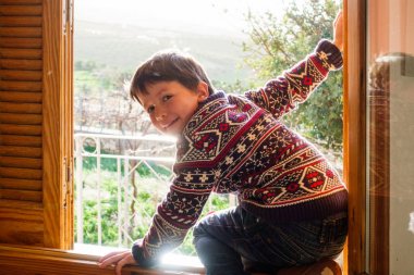 Fotoğraf makinesi vasıl belgili tanımlık pencere, Yunanistan otururken arıyorum çocuk