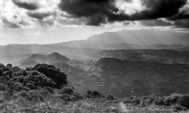 Dağ vadisinde Archanes, Crete, Yunanistan