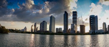 Şehir manzarası ve Ontario Gölü