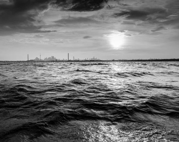 Skyline cidade e Lago Ontário — Fotografia de Stock