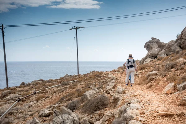 Mutter Und Sohn Wandern Auf Dem Meer Beton Griechenland — Stockfoto