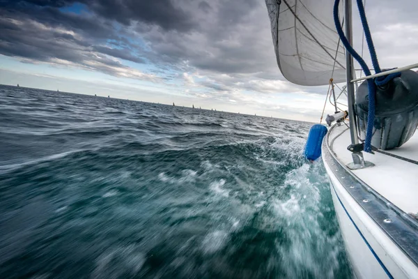 Segelbåt Cruising Havet Toronto Kanada — Stockfoto