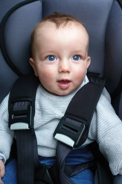 Schattig Babyjongen Zittend Autostoel — Stockfoto