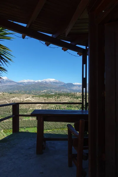 Paisaje Escénico Granjas Con Montañas Cubiertas Nieve Desde Balcón Grecia — Foto de Stock