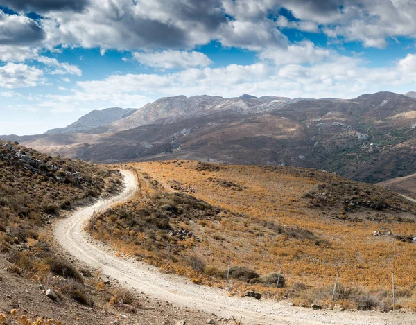 Estrada Sinuosa Montanha Contra Céu Nublado Creta Grécia — Fotografia de Stock