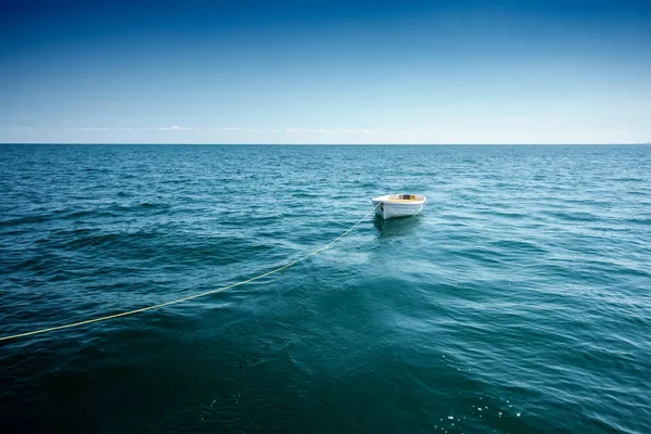 Utsikt Över Liten Båt Mitten Havet Toronto Kanada — Stockfoto