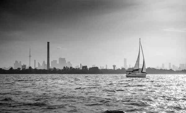 Skyline cidade e Lago Ontário — Fotografia de Stock