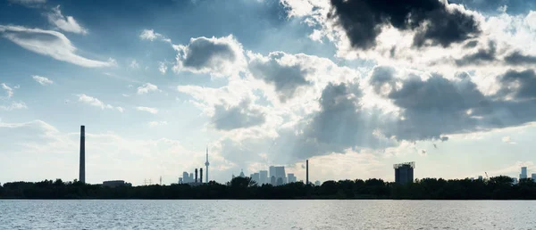 Panoramę miasta i Jeziora Ontario — Zdjęcie stockowe