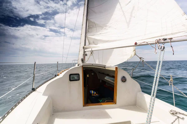 Seascape Och Båt Däck Mot Molnig Himmel Toronto Kanada — Stockfoto