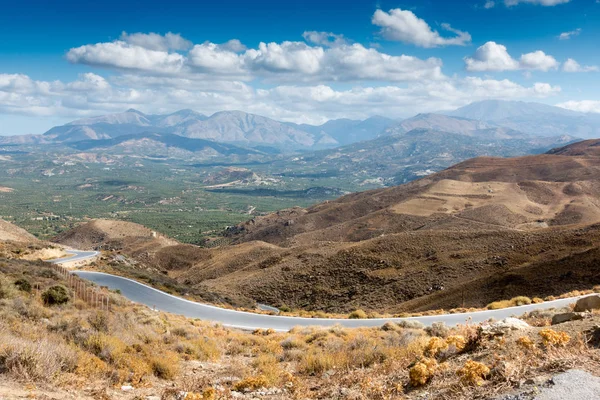 Estrada Com Campo Montanha Contra Céu Nublado Creta Grécia — Fotografia de Stock