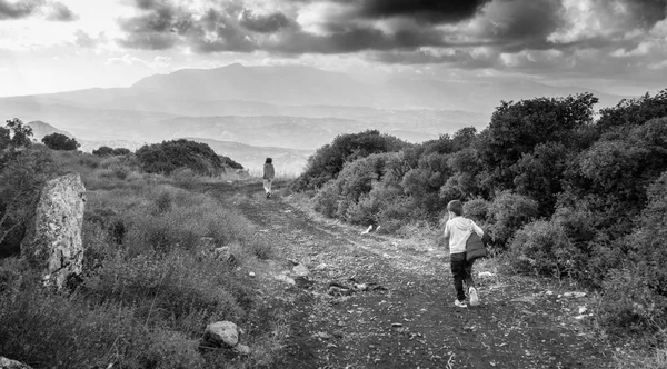 Madre Hijo Senderismo Montaña Archanes Creta Grecia — Foto de Stock