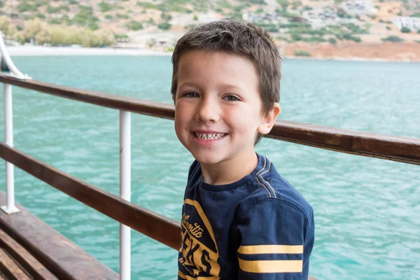 Retrato Niño Crucero Spinalonga Creta Grecia — Foto de Stock