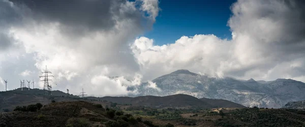 Vista Panoramica Dei Piloni Elettrici Sul Paesaggio Montano Contro Cielo — Foto Stock