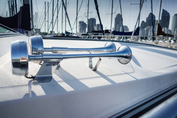 Utsikt Över Yacht Med Stadens Skyline Bakgrunden Toronto Kanada — Stockfoto