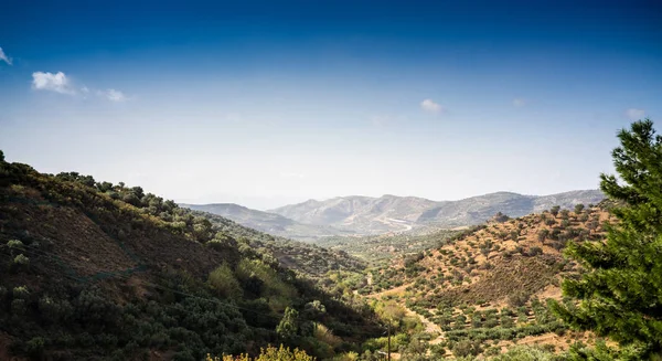 Malerischer Blick Auf Landwirtschaftliche Feld Und Berg Gegen Himmel Beton — Stockfoto