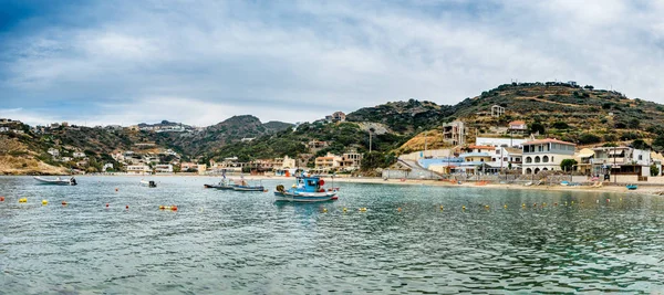 Barcos navegando en el mar — Foto de Stock