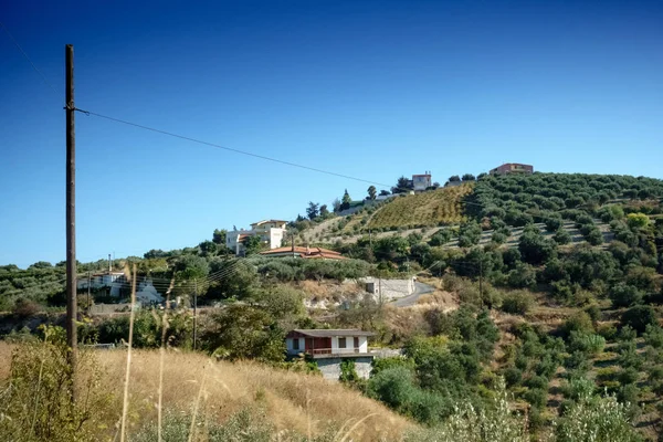 Edificio Residencial Plantación Colina Contra Cielo Creta Grecia —  Fotos de Stock