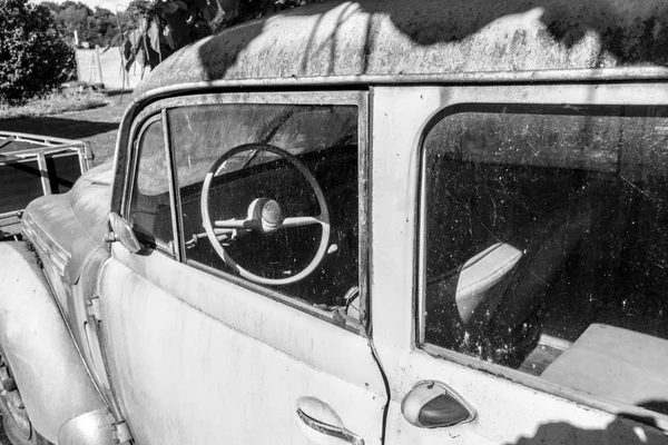 Παλιά Εγκαταλελειμμένα Αυτοκίνητα Κλείσιμο Μέχρι Βολή — Φωτογραφία Αρχείου