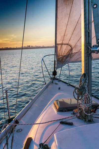 Velero y paisaje marino — Foto de Stock