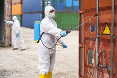 COVID-19 'u önlemek için depolama konteynerinin dezenfekte edilmesi
