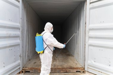 COVID-19 'u önlemek için depolama konteynerinin dezenfekte edilmesi