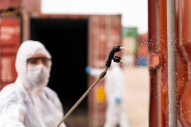 COVID-19 'u önlemek için depolama konteynerinin dezenfekte edilmesi