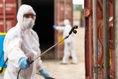 COVID-19 'u önlemek için depolama konteynerinin dezenfekte edilmesi