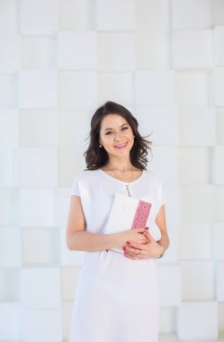 Fotoğraf stüdyosunda ayarla model