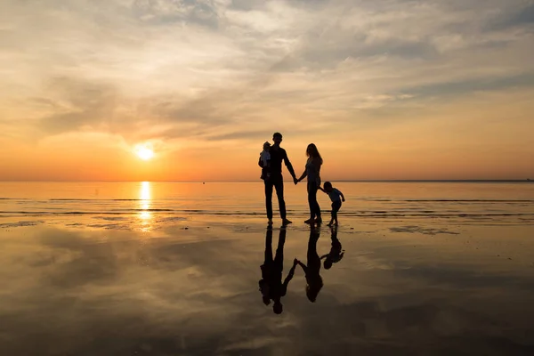 Family Beach Sunset — Stock Photo, Image