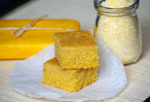 Ein Gesunder Hausgemachter Leckerer Kuchen Aus Bio Maiskörnern — Stockfoto