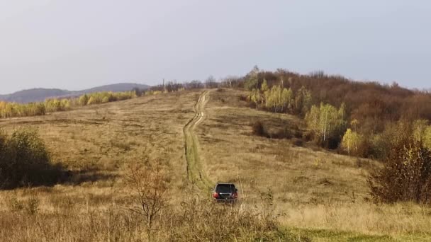 Geländewagen Fährt Den Karpaten — Stockvideo