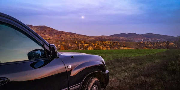 Suv Viaja Los Cárpatos — Foto de Stock