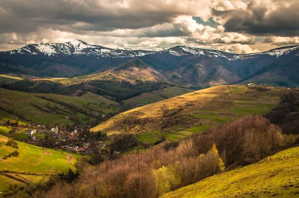 カルパチア山脈の春  — 無料ストックフォト