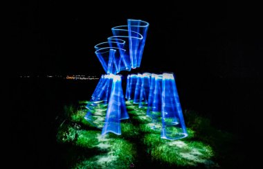 Neşeli Işıklar Geometrik Desen