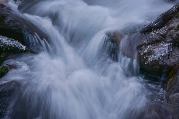 Gebirgsfluss Winter — Stockfoto