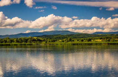 Transcarpathia 'daki Yaz Gölü