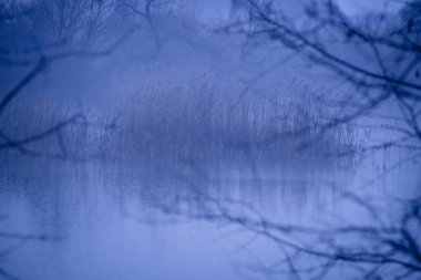 Kışın dağ gölü