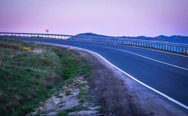 Pôr Sol Uma Estrada Montanha — Fotografia de Stock