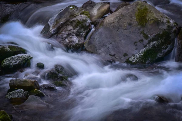 Rio Montanha Inverno — Fotografia de Stock