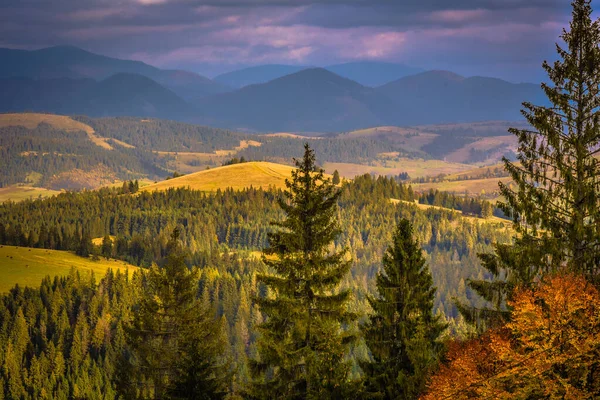 喀尔巴阡山脉秋季景观 — 图库照片