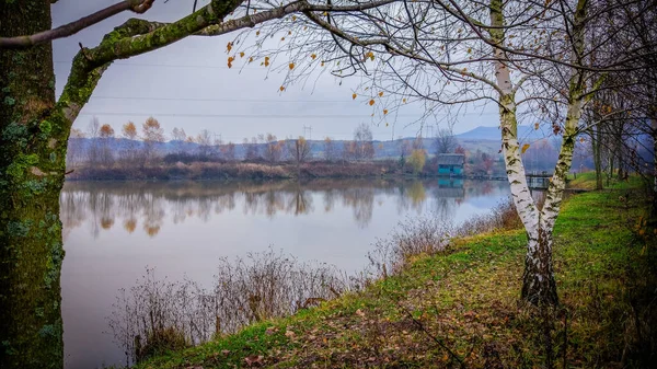 Sonbahar Karpatlar Göl Nehirlerinin Manzaraları — Stok fotoğraf