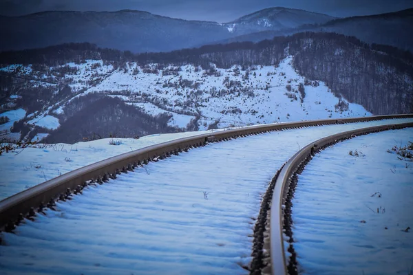 カルパティアの冬の鉄道の風景 — ストック写真