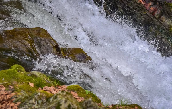 Fiume Montagna Primavera — Foto Stock