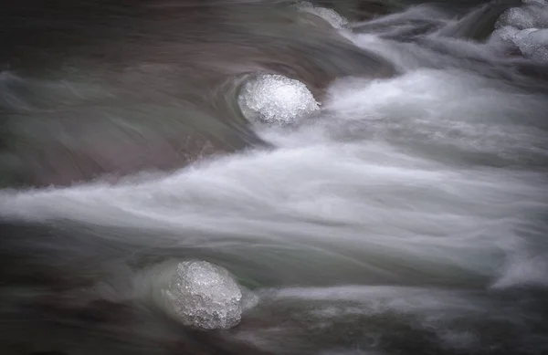 Rio Montanha Inverno — Fotografia de Stock