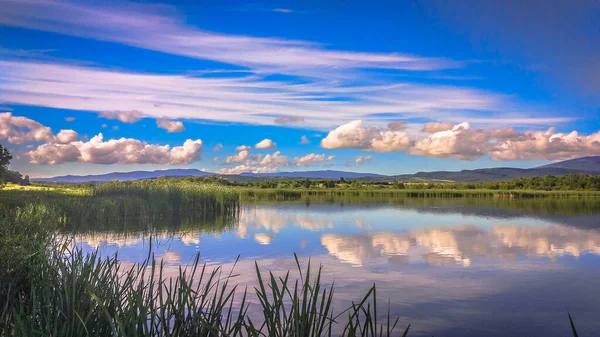 Transcarpathia 'daki Yaz Gölü
