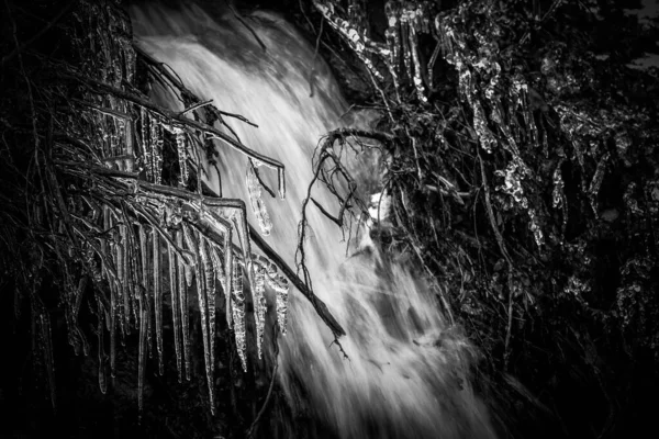 Горная Река Зимой — стоковое фото