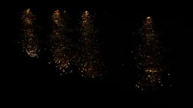 Nehirde ay ışığı yolu