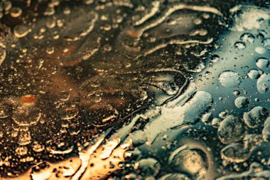 Işık, su ve yağ oynuyoruz.