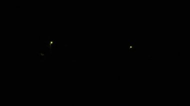 Gece treninin nehrindeki yansıma.